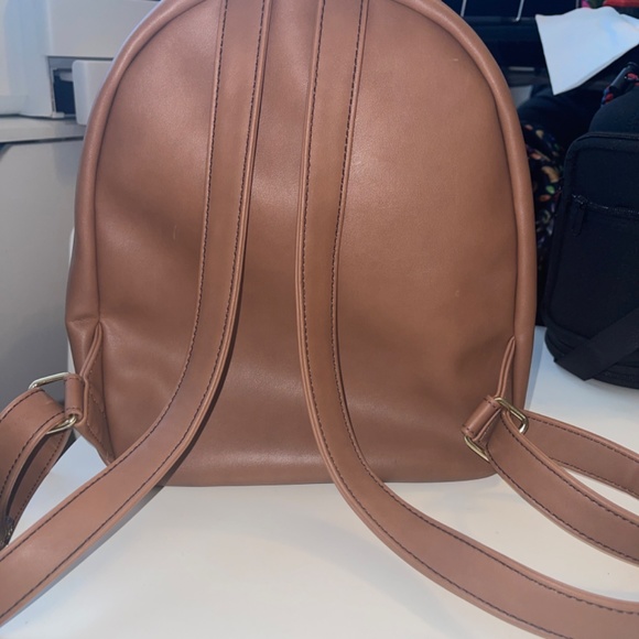 Backpack - Picture 3 of 4